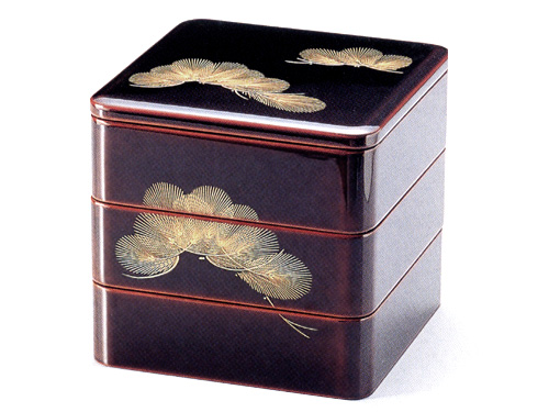 6.5三段重箱 沈金羽根松 溜内朱  木製 漆塗りお重箱（製造中止）