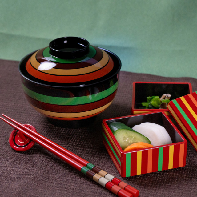 雑煮椀 独楽模様 朱/黒 FD25-1/2 漆器の井助