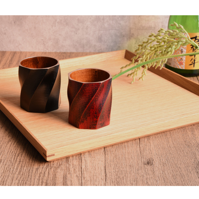 サケカップ らせん 赤/黒 木製 漆塗り