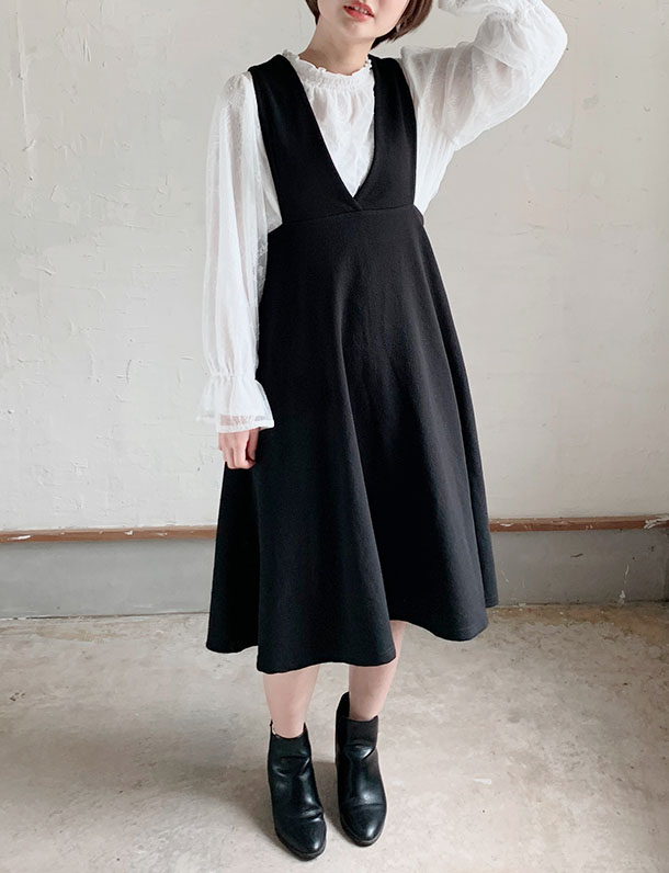 『　丈感、素材感、シルエ、完璧すぎるジャンスカ登場　』 　インスタ登場率No. 1の話題のジャンスカワンピはこれ！ジャンパースカートVネックワンピ