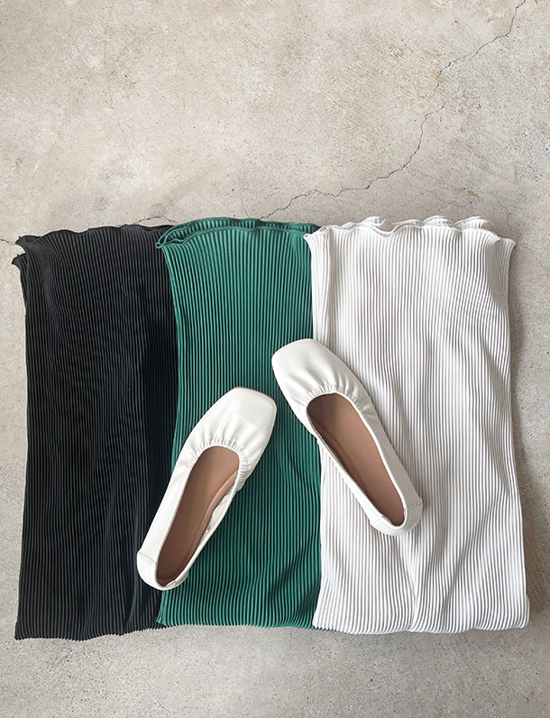 【イタフラセール】『　インスタコーデによく使ってるプリーツパンツはこれ！　』　定番の美脚パンツはコレ！スムースクリスタルラク履き裾メロープリーツパンツ