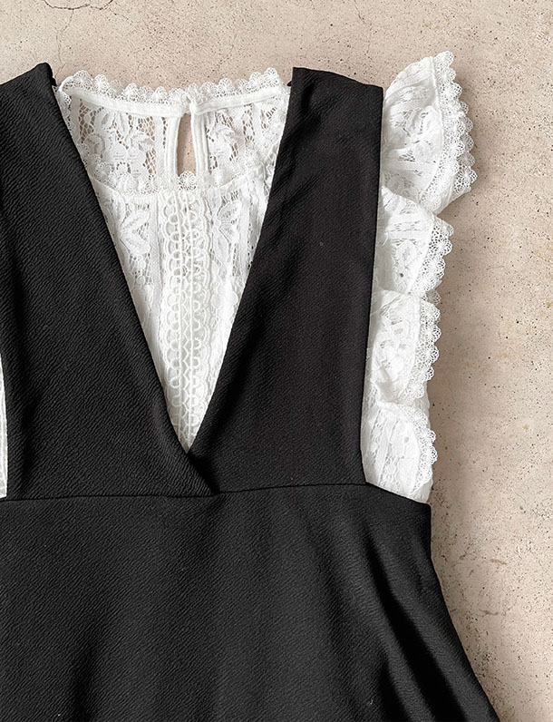 　『　ついに今年もやってきた伝説の神レース最新版登場！　』　贅沢なレースが高見え！フリルスリーブレース