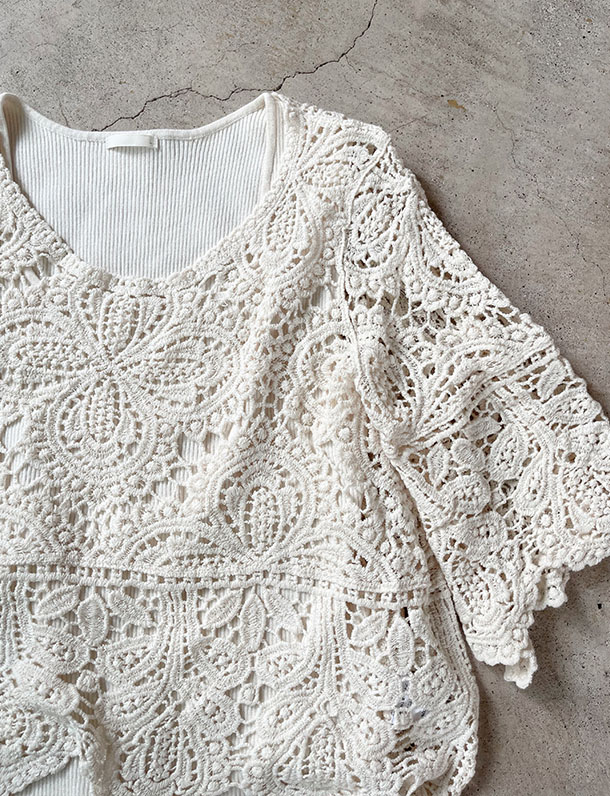 　『　インスタサブ垢で大バズり！激レア！プチプラアイテムを見逃すな！　』　毎年人気の定番アイテム！程よい透け感が上品。コットンカットレースプルオーバー登場！