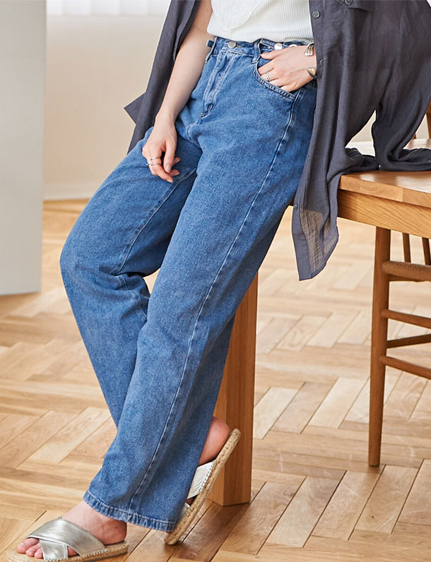 『　インスタで使ってるデニムパンツはコレ！　』ウエスト周りのデザインがアクセントになるストレートシルエットのデニムパンツ