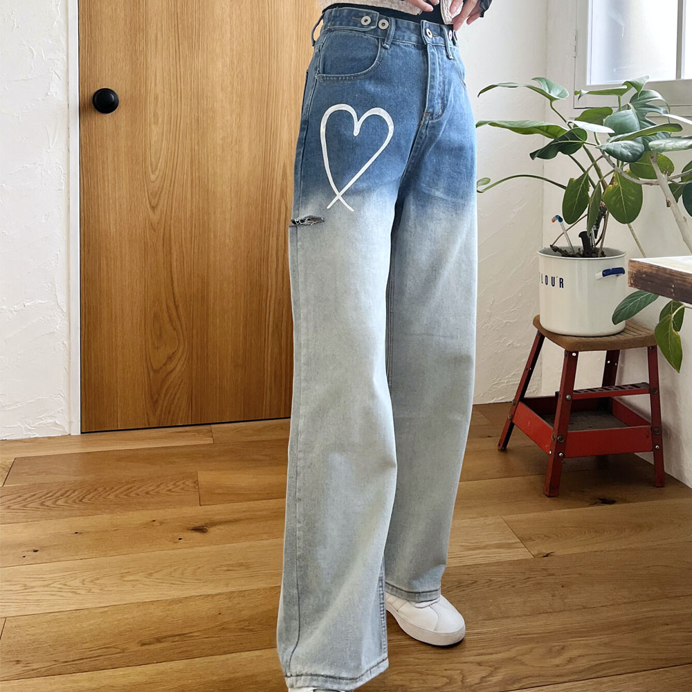 『　インスタサブ垢で大バズり！　』　ハートプリントの色抜きワイドデニムパンツ。ハートプリント色抜きデニムパンツ登場！