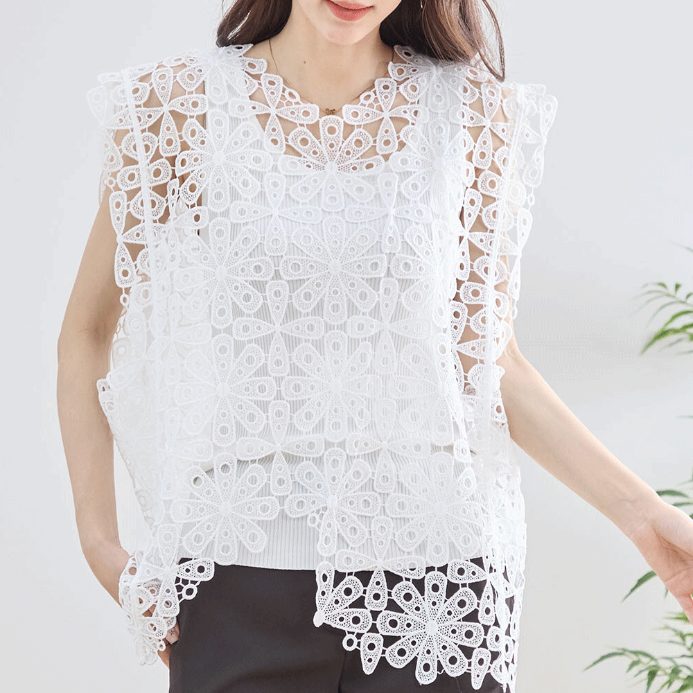 ラスト1着！　春の早割り　【メール便対応】　『　インスタで大人気！　』　花柄モチーフの透かしレースベスト