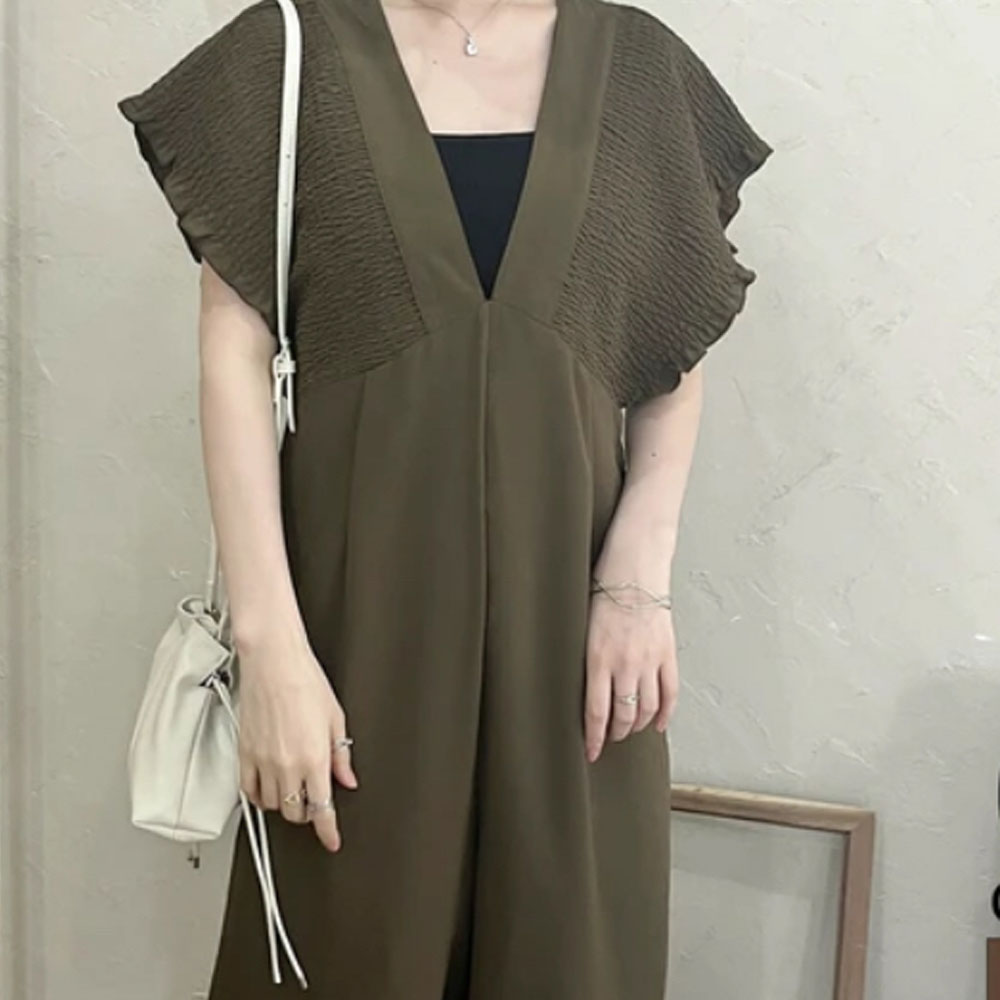 【4月中旬入荷予定】 【期間限定値下げ】 春の早割り　『　インスタで大人気！　』シャーリングVネックサロペット