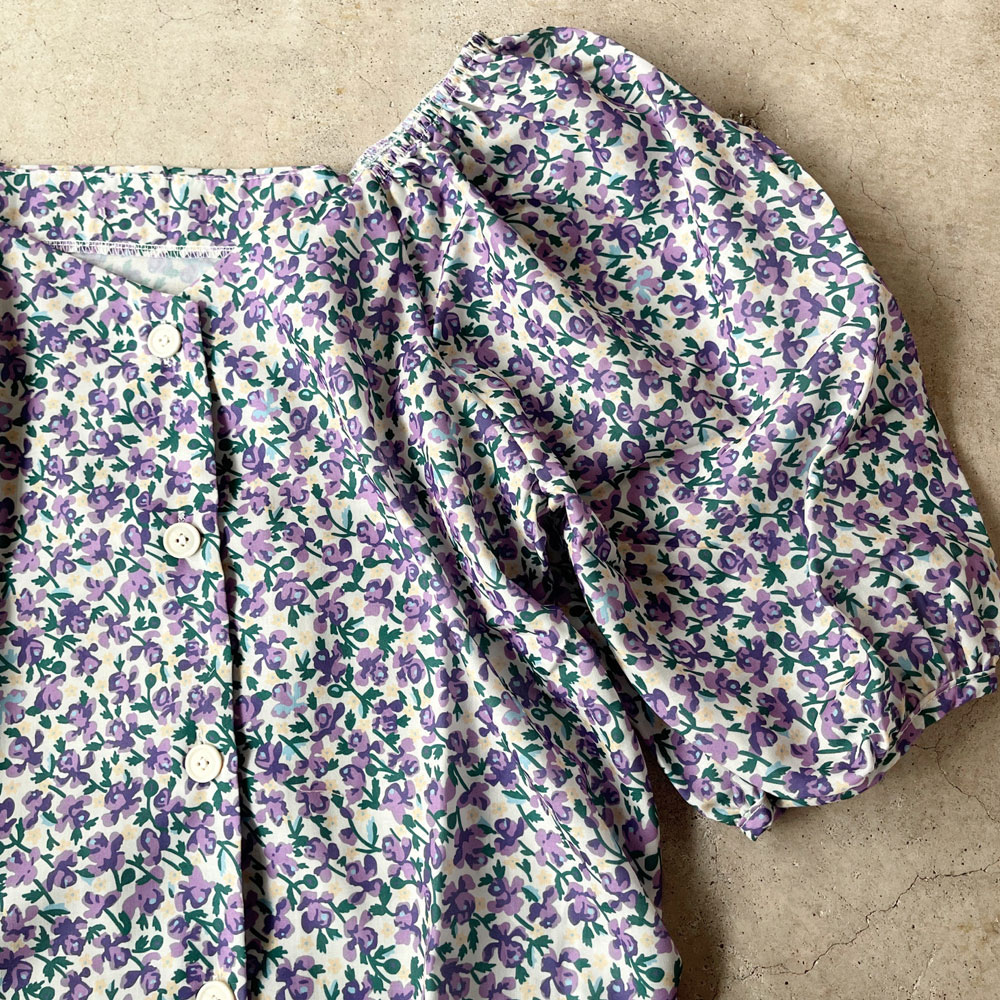 【メール便対応】　スプリングセール！　『　インスタで大人気！　』 　花柄ノーカラーブラウス