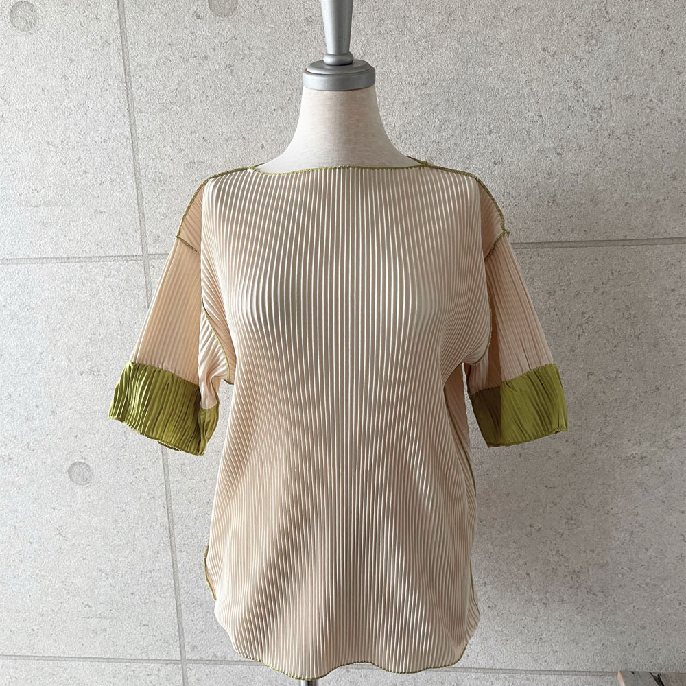 　『　インスタで大人気！　』 　長袖版が大バズり中のプリーツ配色トップス待望の半袖入荷！プリーツ袖配色半袖トップス