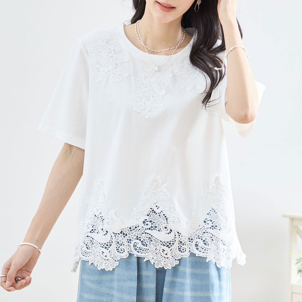 　『　インスタで大人気！　』    レース刺繍大人フェミニンTシャツ