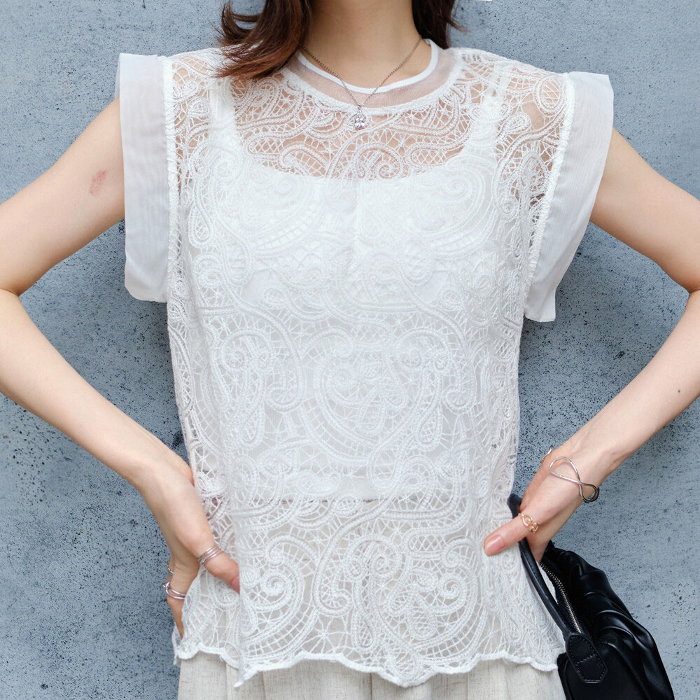 ラスト1着！　春の早割り　『　インスタで大人気！　』 　キャミ付きレースノースリトップス