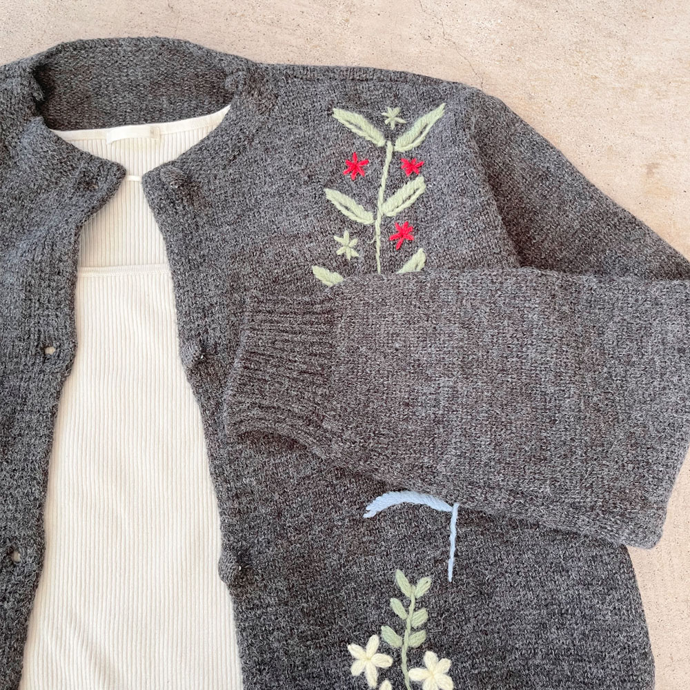 ウィンターセール！　【送料無料】【急上昇】 【即納】 　『　インスタで大人気！　』　フラワー刺繍カーディガン