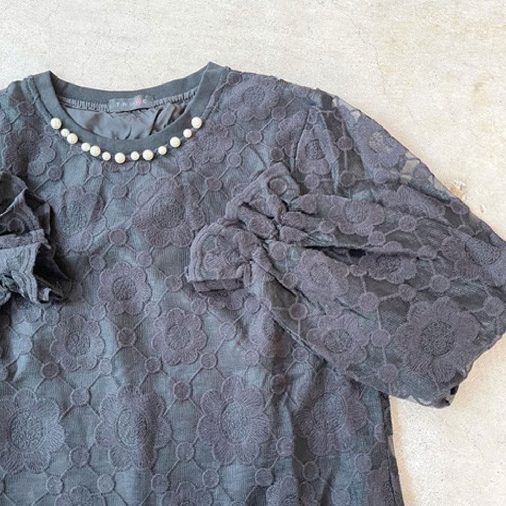 ラスト1着　春の早割り　【メール便対応】　パール付きレース刺繍キレイめブラウス