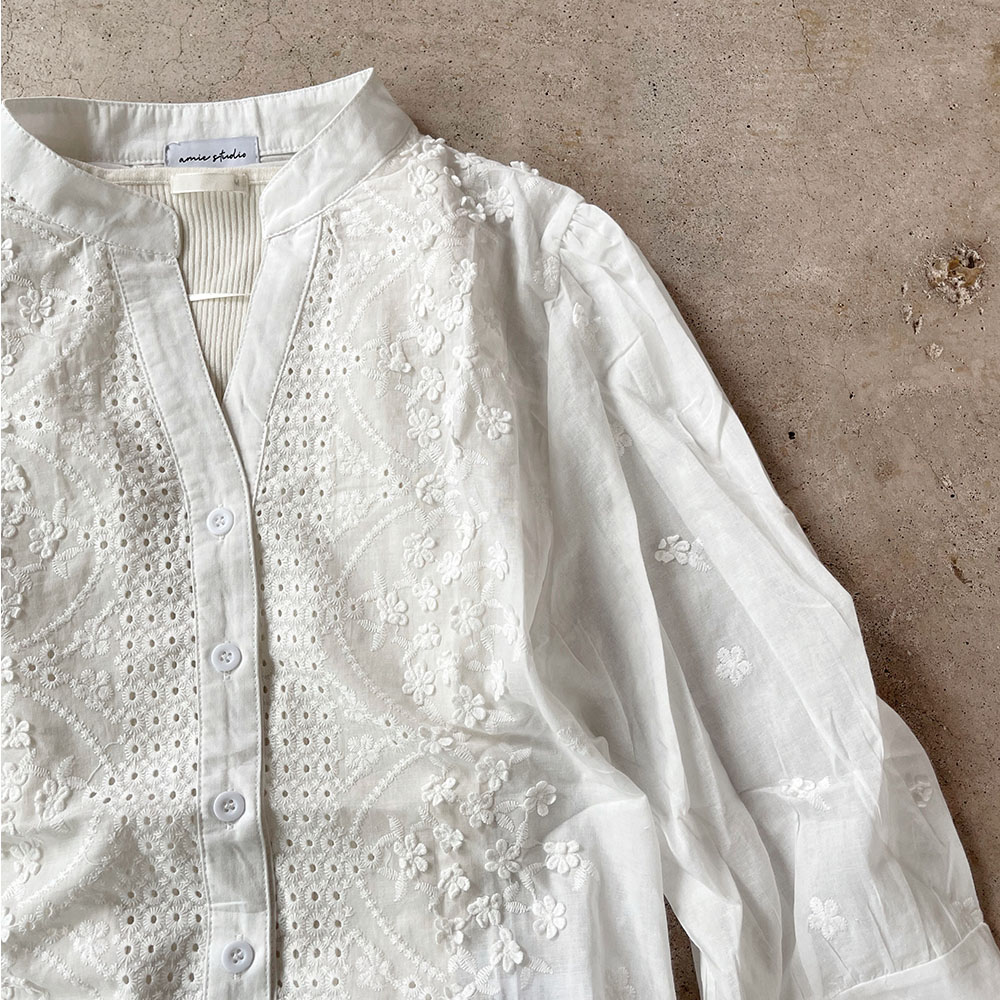 『　インスタサブ垢で大バズり！　』  小花柄レース付きコットンシャツ