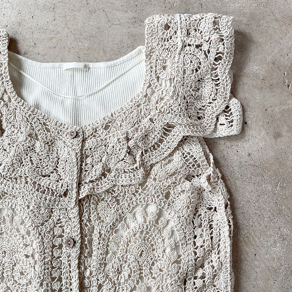 『　インスタサブ垢で大バズり！　』  夏らしいかぎ針編みのフリルトップス