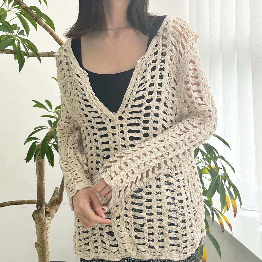 　 『　インスタサブ垢で大人気！　』   透かし編みVネックトップス