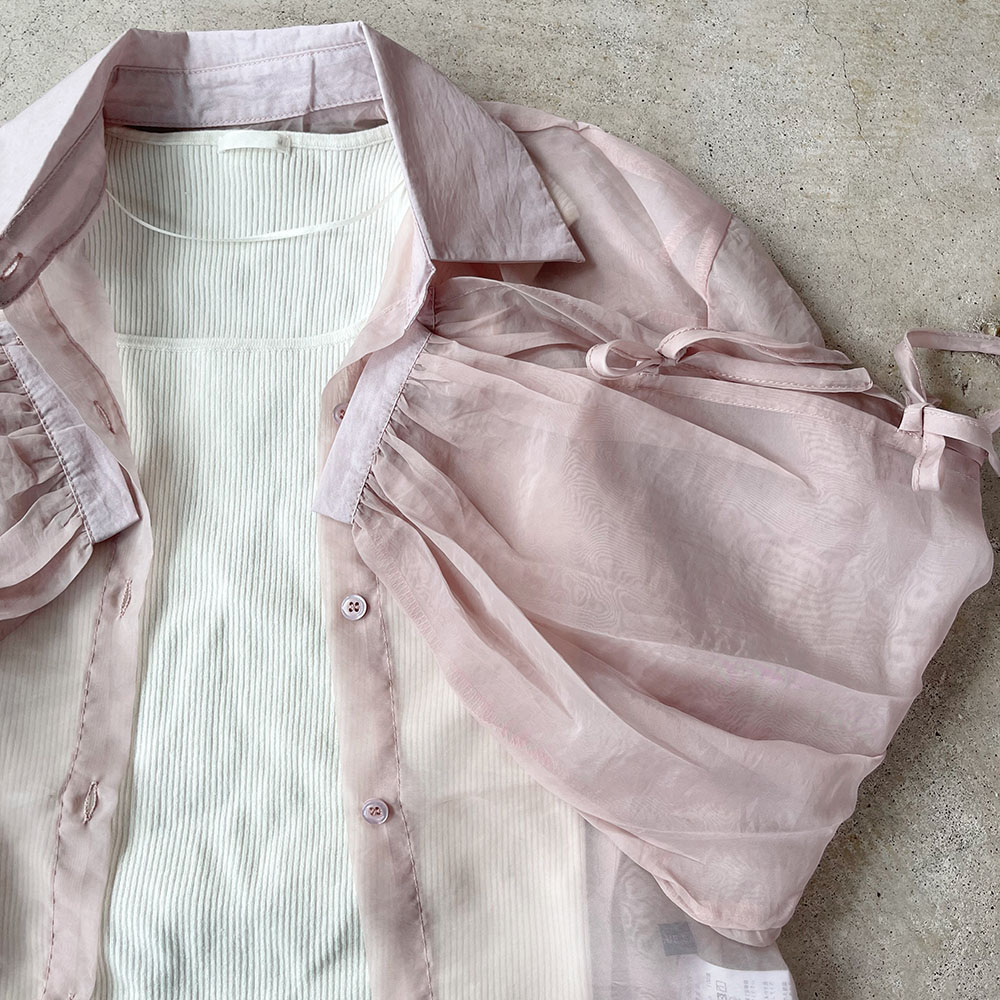 『　インスタサブ垢で大人気！　』　　置き画していても可愛いと思った珠玉のシアーシャツ。袖リボンシアーシャツ