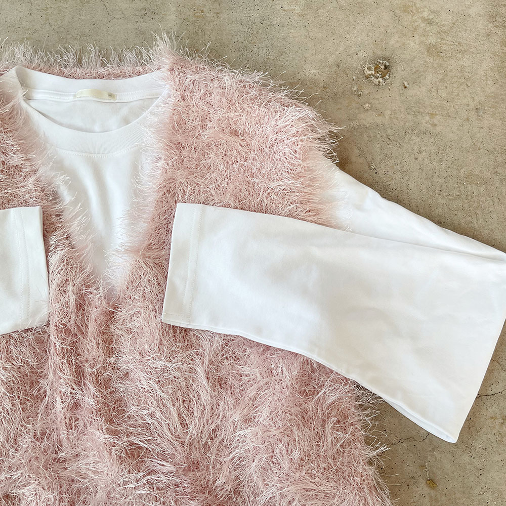 『　インスタサブ垢で大バズり！　』   シンプルなトップスを合わせるだけで洒落感がアップ◎フェザーVネックベスト