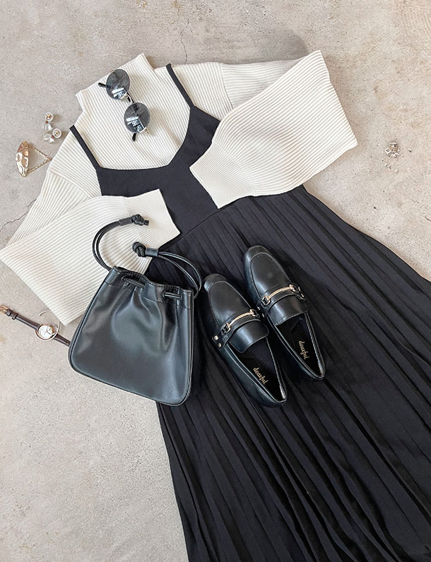 プチプラ！綺麗なフレアシルエット！プリーツ切り替えキャミワンピース