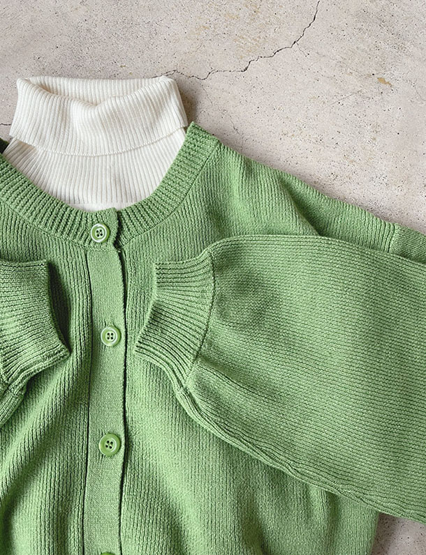 シンプルだから合わせやすい！前後2wayリサイクルポリエステル素材ニットカーディガン