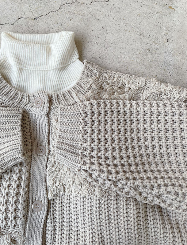 　ざっくり感とループ編み切り替えの魅力！ショート丈が今年らしいニットカーディガン