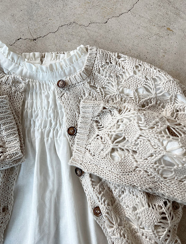 【在庫限り/予定】 『　見た瞬間！うわ！可愛い！ってなった最強クラスのカーディガン登場！　』パターン透かし編みが程よい肌見せ！前後2wayで着回せるコットン混透かし編みニットカーデ