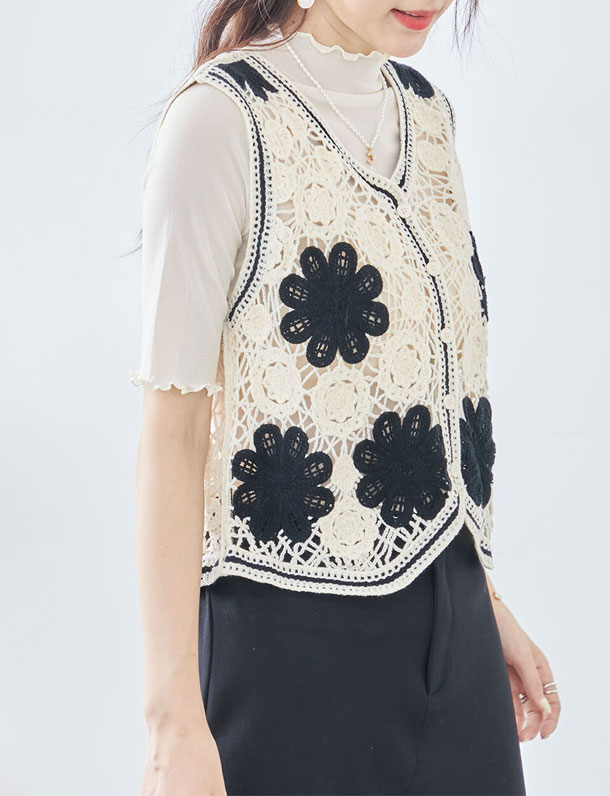 インスタで大バズり中のフラワー刺繍ベストの最新版が登場！入荷待ち