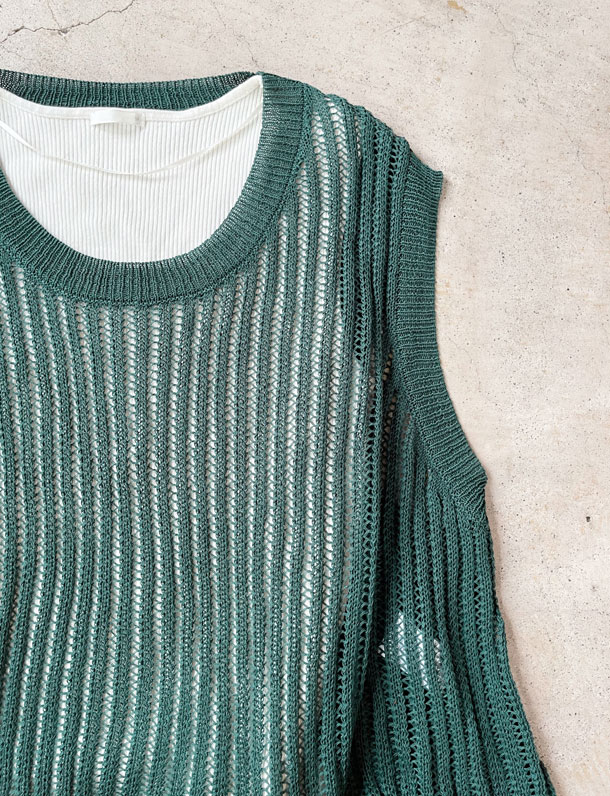 『　コーデに使ったのはダークグリーン！グリーンコーデにも！　』ゆったりしたシルエットのニットベスト。フレンチニットベスト登場！