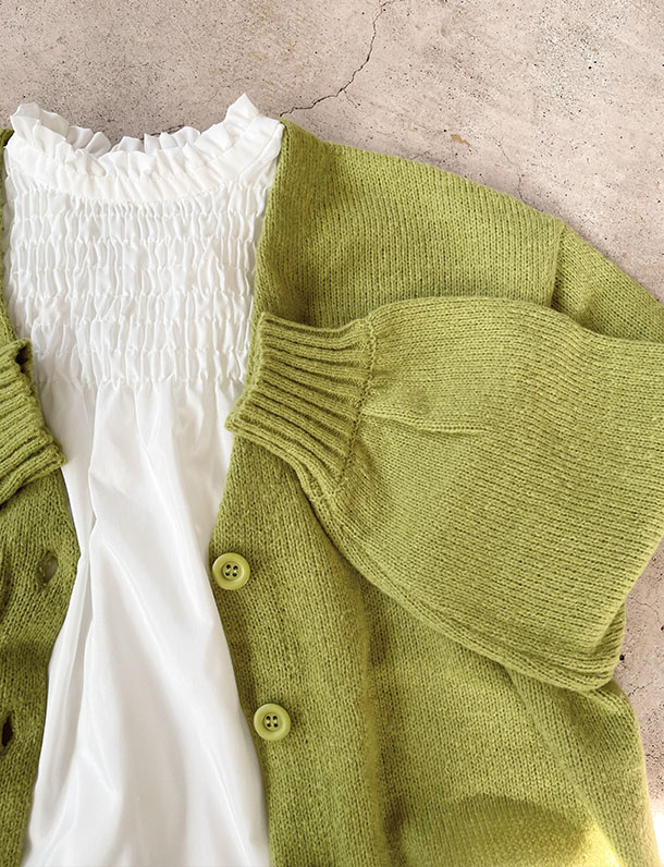 『　インスタサブ垢で大人気！ゆるたぽ具合が超可愛い！　　』　オーバーサイズが可愛い！ふんわりモヘアタッチのボリューム袖Vネックニットカーディガン