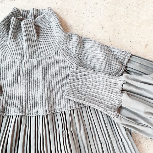 異素材切替ハイネックニットプリーツブラウス