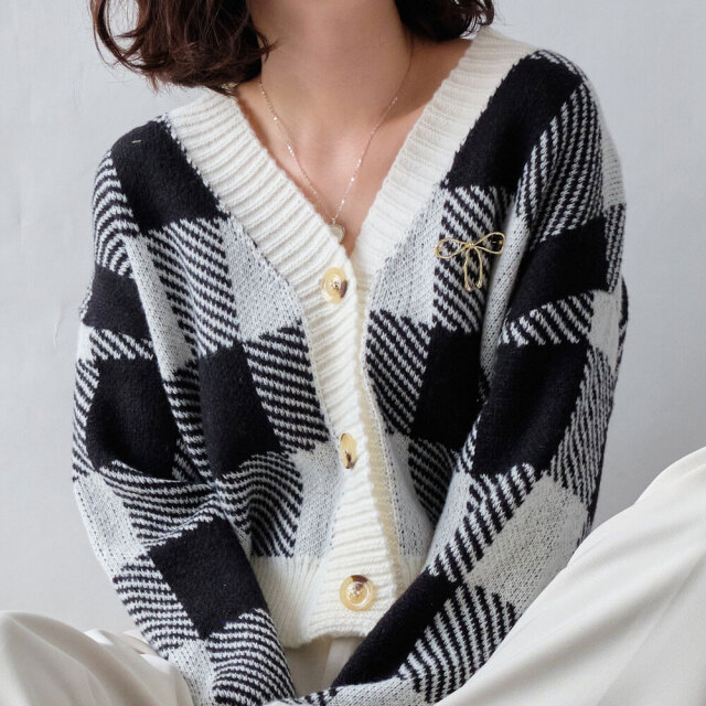 冬服50％off　『　インスタサブ垢で大人気！　』　ブローチ付きギンガムチェック柄ニットカーディガン