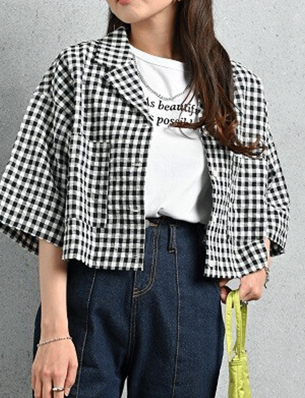 大きめ袖とゆるシルエットが魅力。トップスとしても羽織っても可愛いギンガムチェックのシャツ