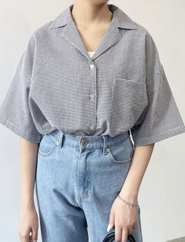 　程よいオーバーサイズがちょうどいい！細チェック柄のベーシックな開襟シャツ