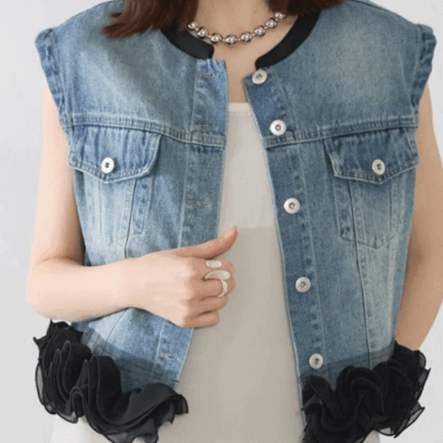 【7月上旬入荷予定】　 サマーセール　『　インスタで大人気！　』　裾チュールフリルデニムジレ　ベスト