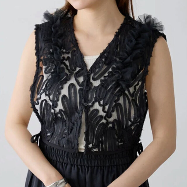 ラスト1着【メール便対応】 オータムセール　『　インスタで大人気！　』　コード刺繍レースチュールクロップドベスト　ジレ