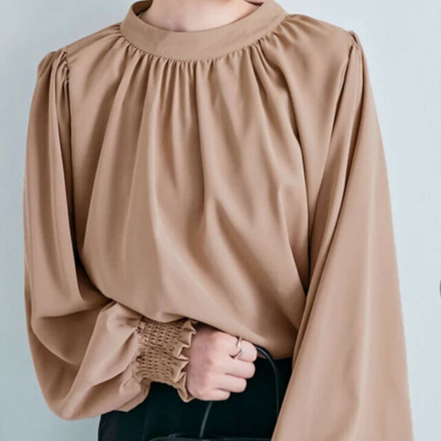 スタンドカラーギャザーブラウス