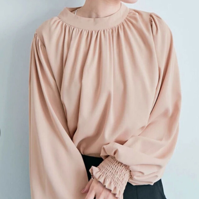 スタンドカラーギャザーブラウス