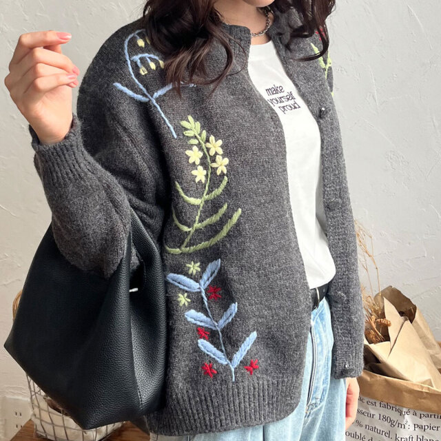 vintage knit カーディガン　チロリアン 立体小花刺繍　パフスリーブ フラワー刺繍カーディガン