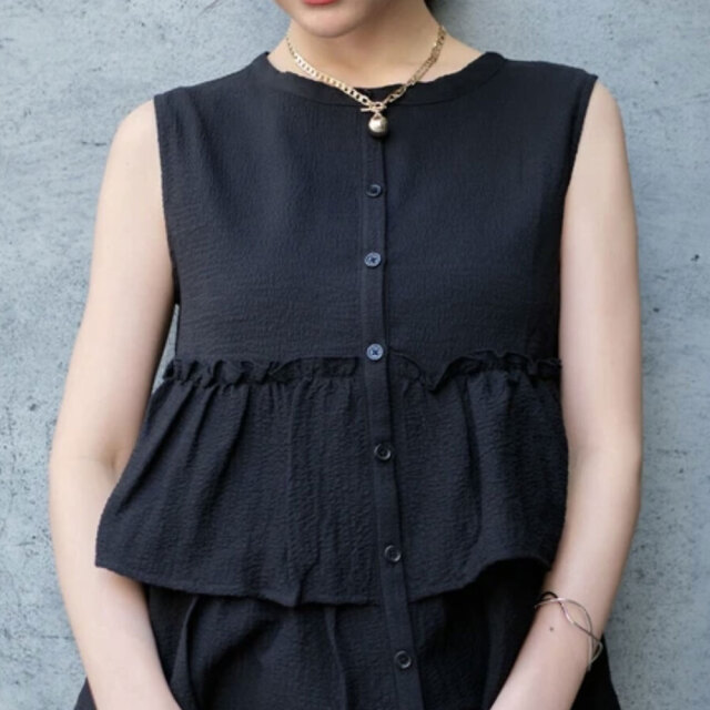 【7月上旬入荷予定】 【メール便対応】　サマーセール　『　インスタで大人気！　』 　　フリルペプラムノースリーブブラウス