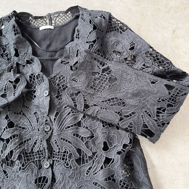 ラスト1着　 【メール便対応】オータムセール　『　インスタで大人気！　』　エレガントフローラルカットワークレースカーディガン