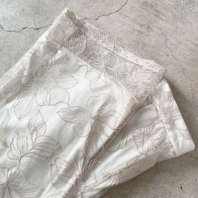 【3月中旬入荷予定】　　【期間限定値下げ】　　春の早割り　　『　インスタサブ垢で大人気！　』   チュール花柄刺繍ストレートパンツ