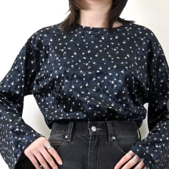 【10月中旬入荷予定】 秋の早割り【メール便対応】　小花柄ベロア　オーバーサイズ　トップス