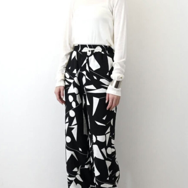 【2月上旬入荷予定】   ウィンターセール　『　インスタサブ垢で大人気！　』  リネンタッチ幾何柄プリントラフパンツ