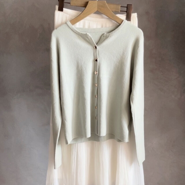 【3月上旬入荷予定】 春の早割り【メール便対応】 【2026新作】金ボタンラウンドネックニットカーディガン