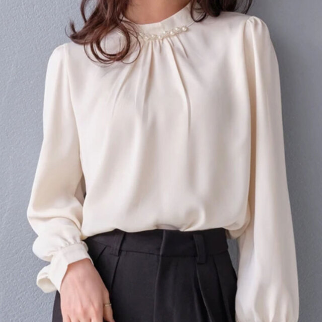 【3月上旬入荷予定】春の早割り【メール便対応】　【2026新作】サテンタックパールブラウス