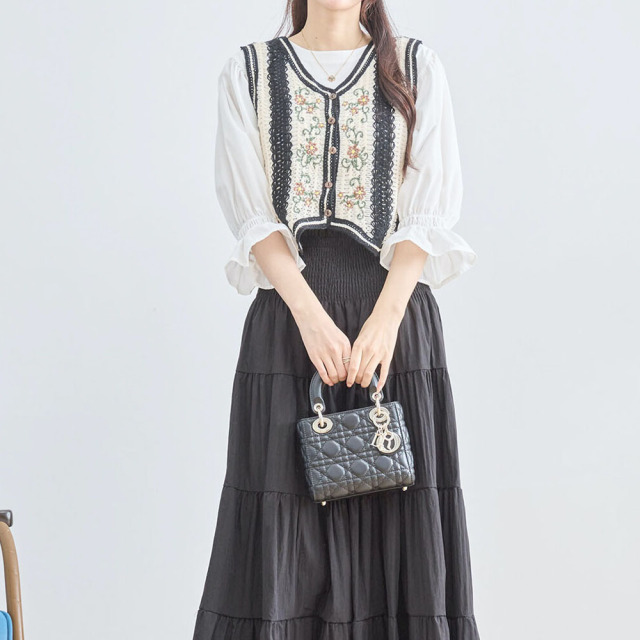 花モチーフケーブル編みニットベスト
