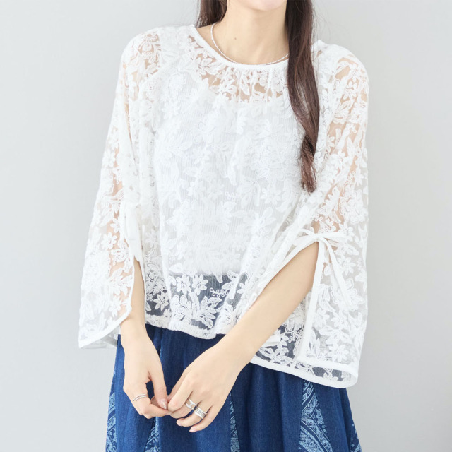 青と白の花柄フレアスリーブトップス 青と白の花柄フレアスリーブトップス