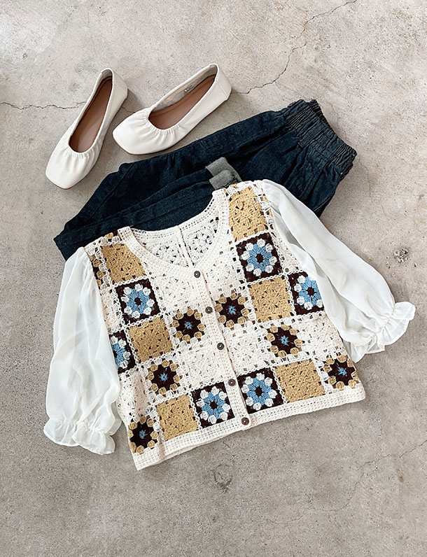 【重要/予約3月下旬入荷予定/着日指定不可】 　『　可愛いが止まらない！入荷待ち多数のプチバズり服！　』   モチーフ柄かぎ針カーディガン。色鮮やかなかぎ針編みでレトロな風合いを演出するカーディガン。