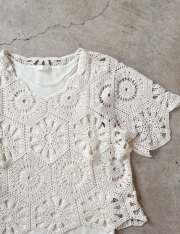 　『　品薄激レアアイテム登場！トレンド感たっぷりの一枚！　』程よい肌の透け感が涼しげな可愛い透かし編みトップス登場！