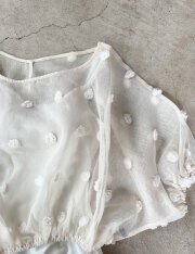 　『　インスタサブ垢で大バズり！みんな欲しがるポンポンシアー！　』　ポンポンの刺繍が目を惹くブラウス登場！ポンポンシアー2Wayドルマンブラウス。